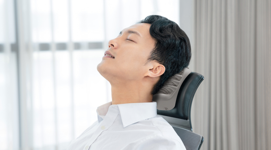 02 ピタツボ 後頭部専用 ツボ押し マルチ型 ミルクグレー